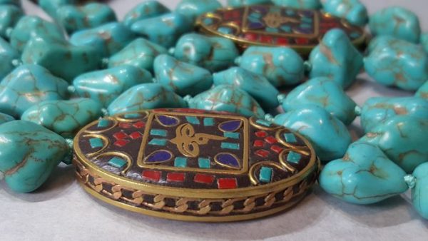 3 Buddhist protection amulets & long necklace - howlite - Image 7