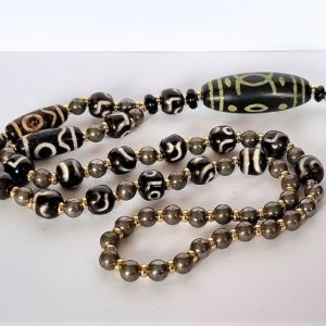 Mâlâ necklace - Buddhist - Crafted - dZi - Eye of wisdom, Sky and Earth, 3 and 2 Eyes - Mystical Energy - Stone of Shadow and Ignorance - Black Agate and Pyrite - 155.38g