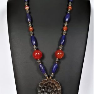 Buddhist necklace - Natural pearls - Crafted - Amulet - Fabulous bird - Phoenix (fenghuang) - Grace, virtue and immortality - Serpentine, lapis lazuli, carnelian and agate - 171.26 g