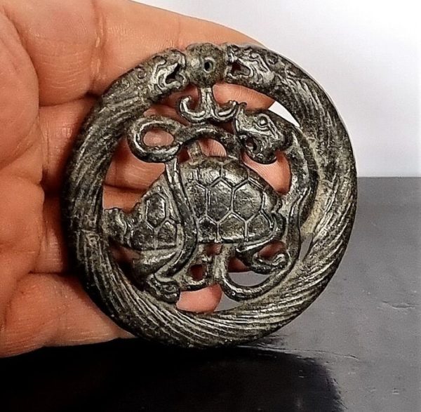 Amulet - Disc Bi - Dragon associated with the Black Turtle - (Xuan wu, 玄武) - Energy Taoist - Symbol of spirituality and longevity - Tourmaline - 35.9 g - Image 2