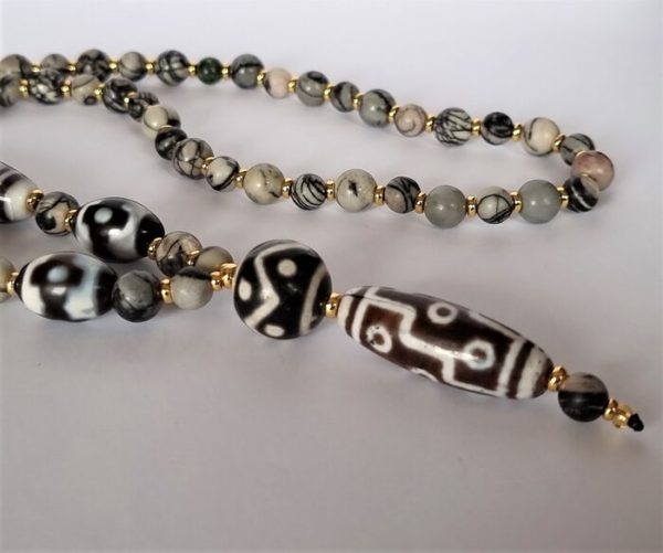 Mâlâ Necklace - Buddhist - Crafted - Padmasambhava, Tiger Teeth with 8 Eyes, 3 and 9 Eyes - Protection of Buddhas - Fortune, Happiness and Prosperity - Agate & Jasper Picasso - 137.39 g - Image 5