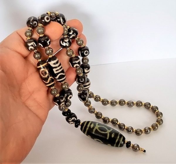 Mâlâ necklace - Buddhist - Crafted - dZi - Eye of wisdom, Sky and Earth, 3 and 2 Eyes - Mystical Energy - Stone of Shadow and Ignorance - Black Agate and Pyrite - 155.38g - Image 4